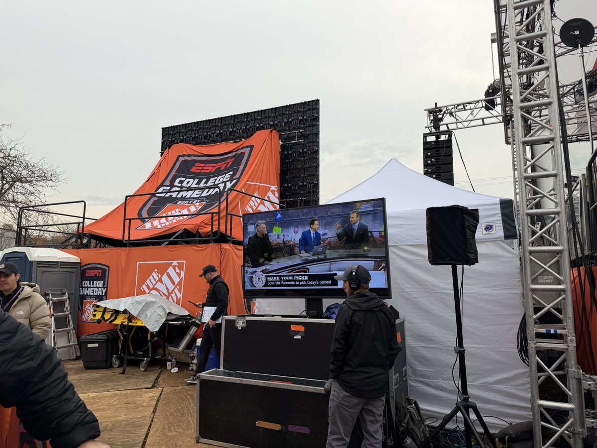mgswift7's tweet image. Here’s what the press area behind the @CollegeGameDay tent looked like @TribLIVE