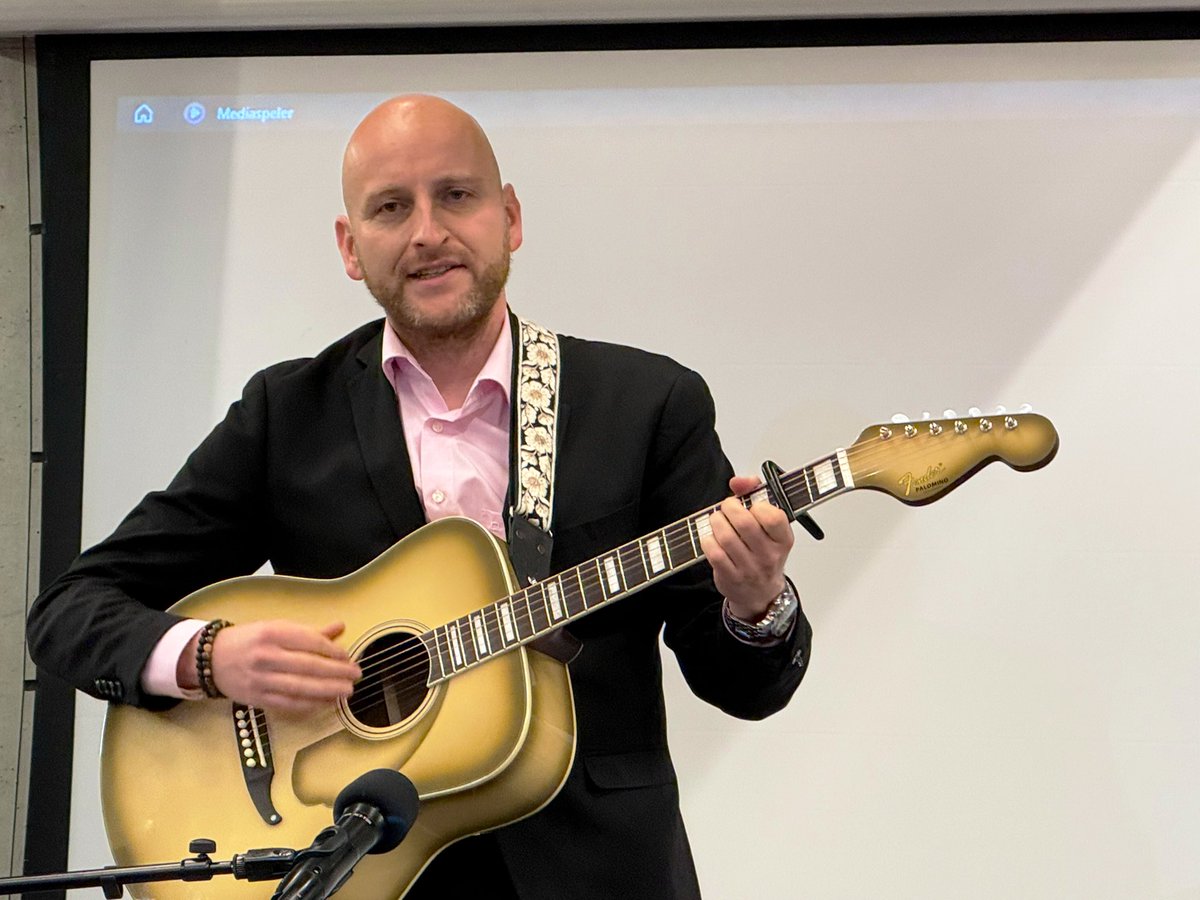 Vanop de (studie)dag van het atheïsme in <a href="/liberasvzw/">Liberas</a>, #Gent. Een initiatief van <a href="/HumanVerbondBE/">Humanistisch Verbond</a>, met o.a. <a href="/Bart_Collard/">Bart Collard</a>, JP Van Bendeghem en <a href="/femkelakerveld/">Femke Lakerveld</a>.