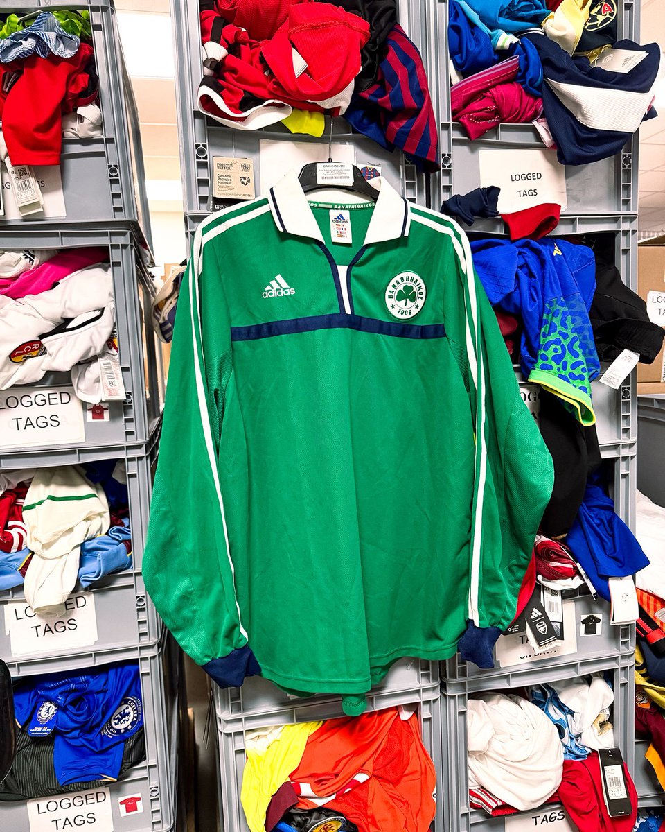 Panathinaikos 2000 Player Issue Home by adidas ☘️ 

Player Issue. Long Sleeves. Sponsorless.

Hitting the site on Tuesday at 12pm (UK Time) in a size XL.