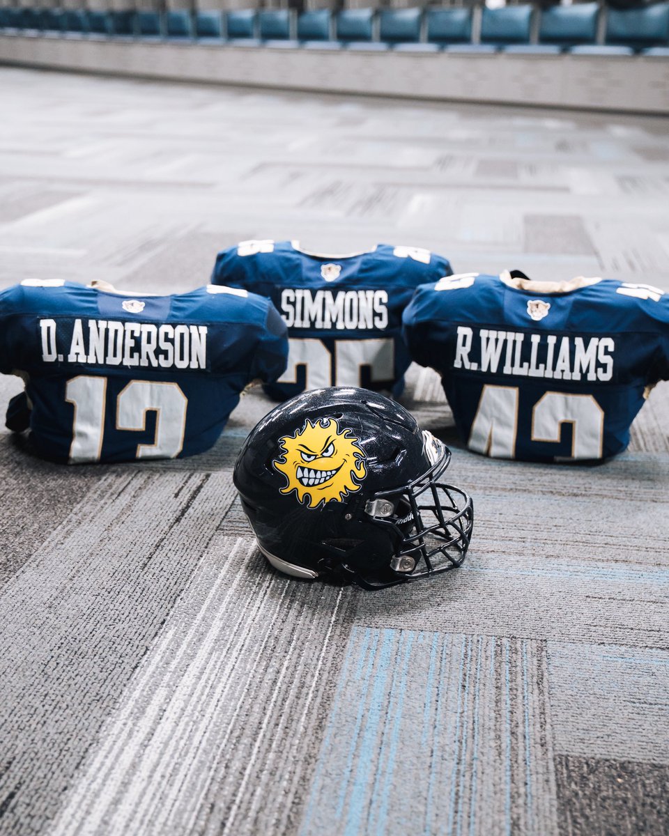 FIUFootball's tweet photo. Sun of a blazer is alive on the helmet 🔥

#BlazeEm https://t.co/BZCGkG8cE9