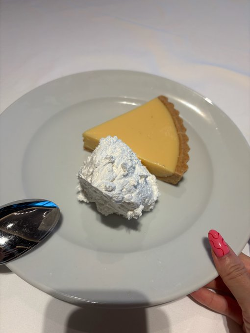 Freyazdmw's tweet photo. looking for better cream 😈 https://t.co/zYWPFYgApn