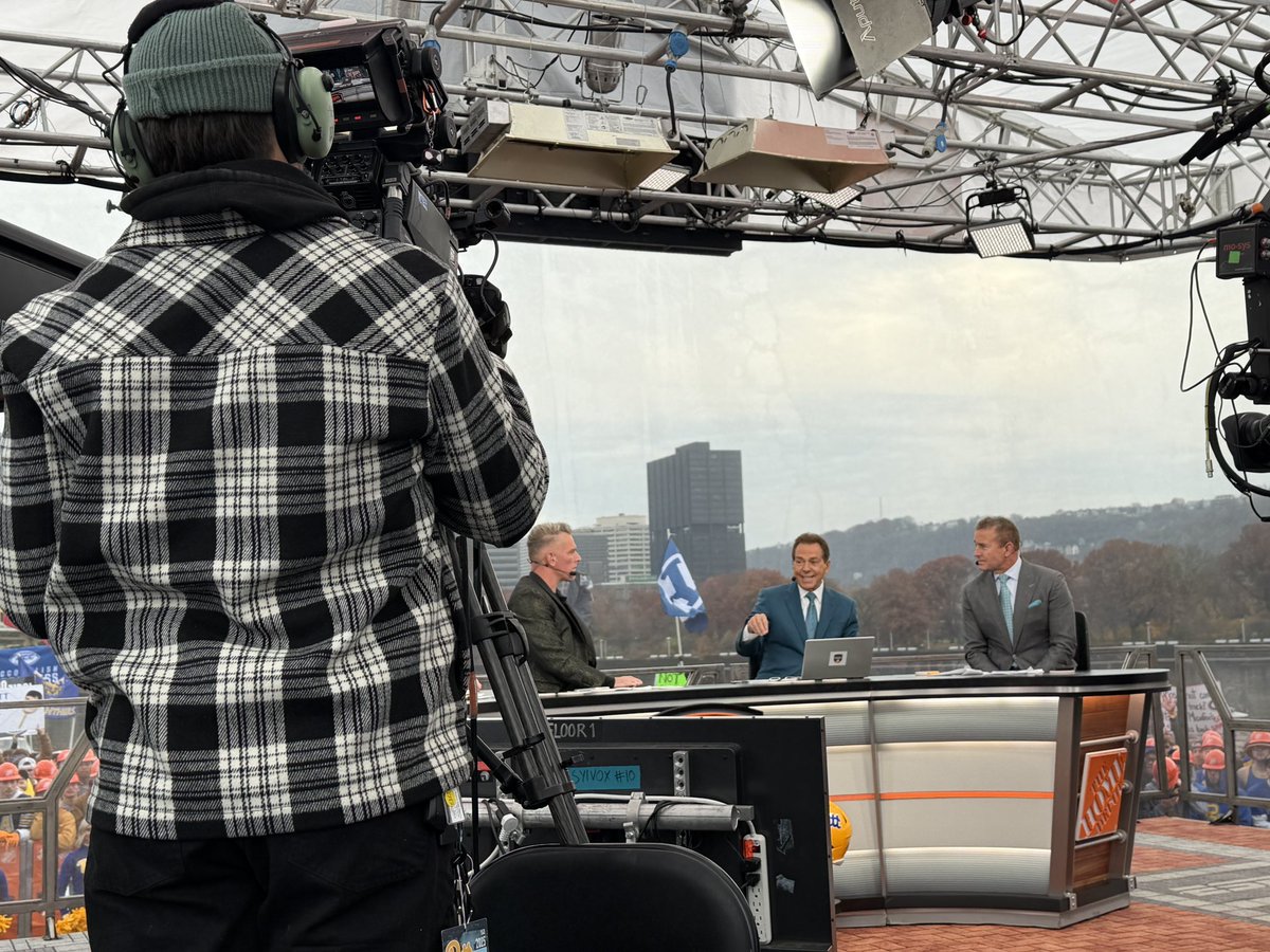 mgswift7's tweet image. Got to walk up onto the platform where @PatMcAfeeShow + @CollegeGameDay was filming @TribLIVE