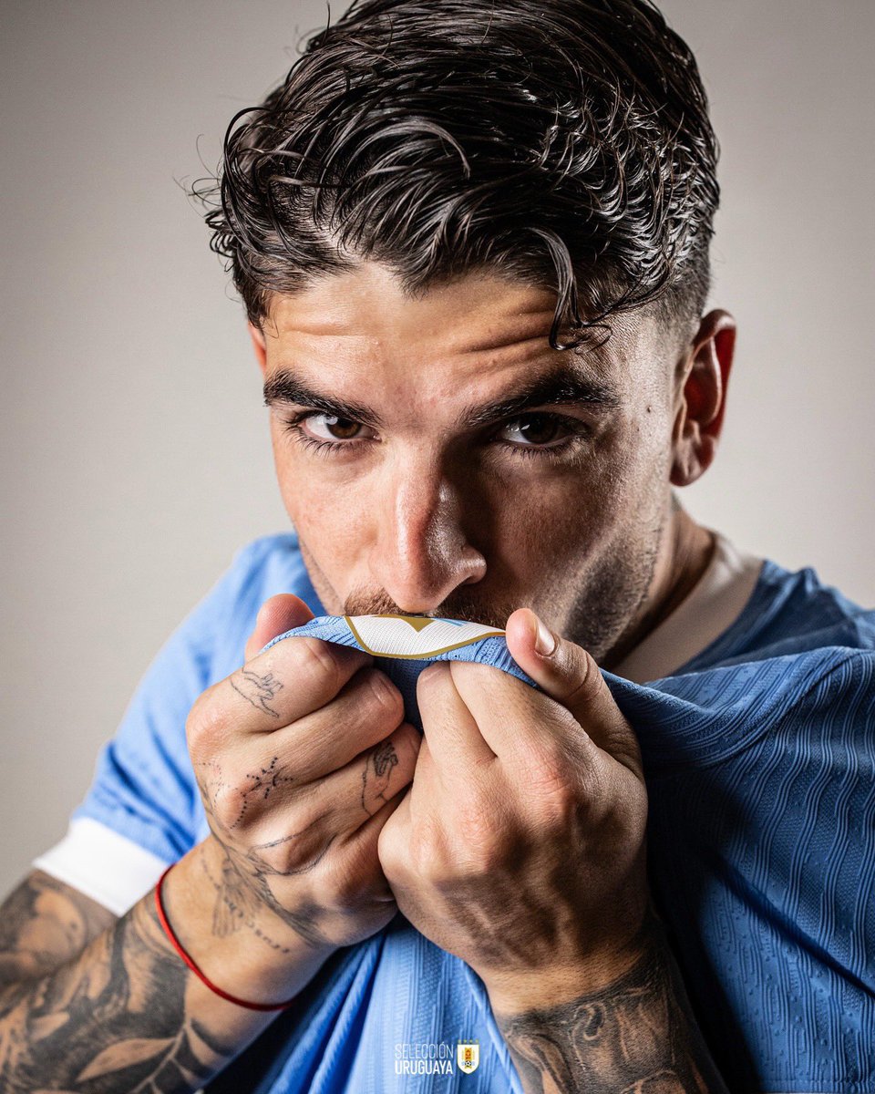 Uruguay's tweet photo. Parecía un sueño pero hoy está más cerca de lograrlo: de ser campeón del mundo con la 𝘀𝘂𝗯-𝟮𝟬 a poder debutar en la Mayor 🤯