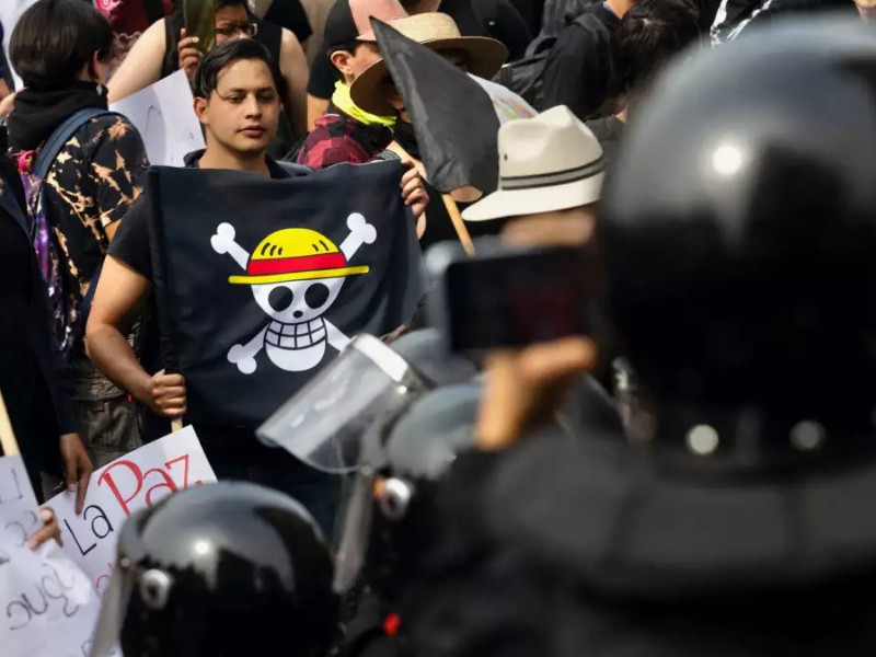 TinteroDMetztli's tweet image. Esos que andan por ahí cuestionando la edad de los manifestantes de la #MarchaNacional ¿de verdad esperaban ver solo gente nacida entre 1997 y 2012?, ¿son tan miserables como para querer ver niños de 15 años frente a un estado represor?, no aprendieron nada del 68, ridículos.