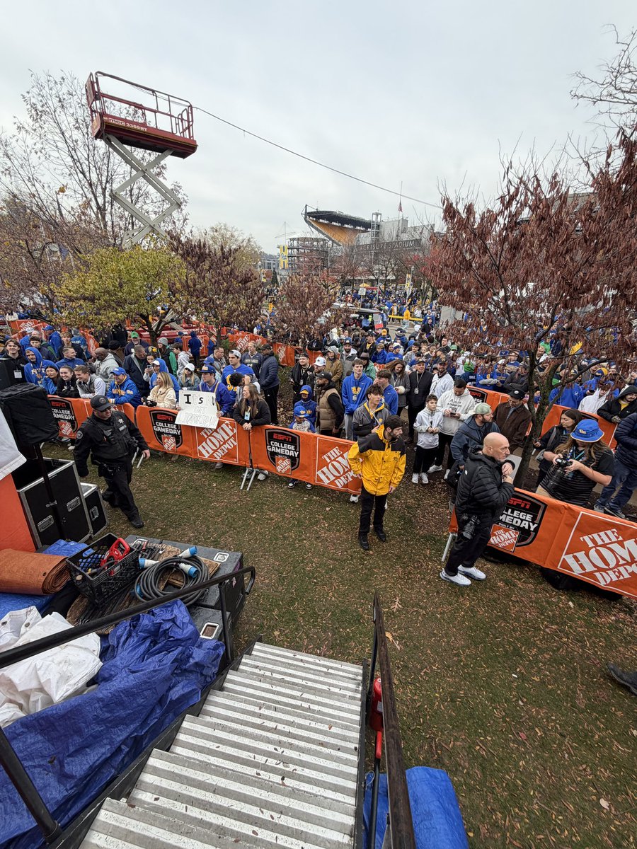 mgswift7's tweet image. The crowd behind the press area @TribLIVE @CollegeGameDay