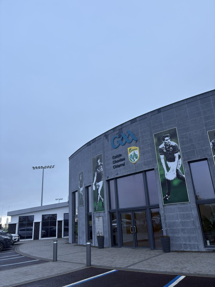 GaelicGKCOACH's tweet image. Great day coaching with All-Ireland winning keeper Shane Ryan 🧤🇮🇪
Massive thanks to @Kerry_Official for the use of their Centre of Excellence — top-class.
Huge credit to all the keepers who showed serious dedication and commitment, now time to rest up for ‘26 🫡 #alwayslearning