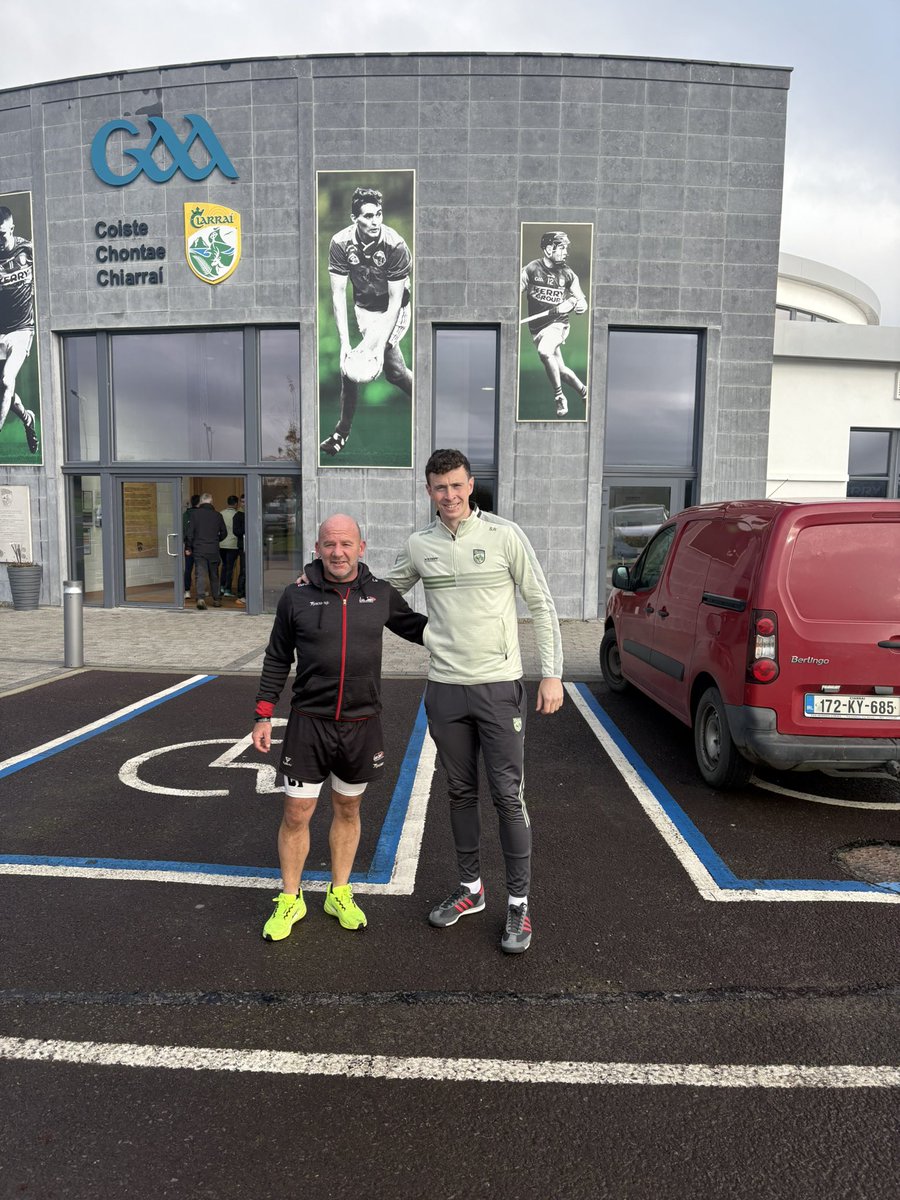 GaelicGKCOACH's tweet image. Great day coaching with All-Ireland winning keeper Shane Ryan 🧤🇮🇪
Massive thanks to @Kerry_Official for the use of their Centre of Excellence — top-class.
Huge credit to all the keepers who showed serious dedication and commitment, now time to rest up for ‘26 🫡 #alwayslearning