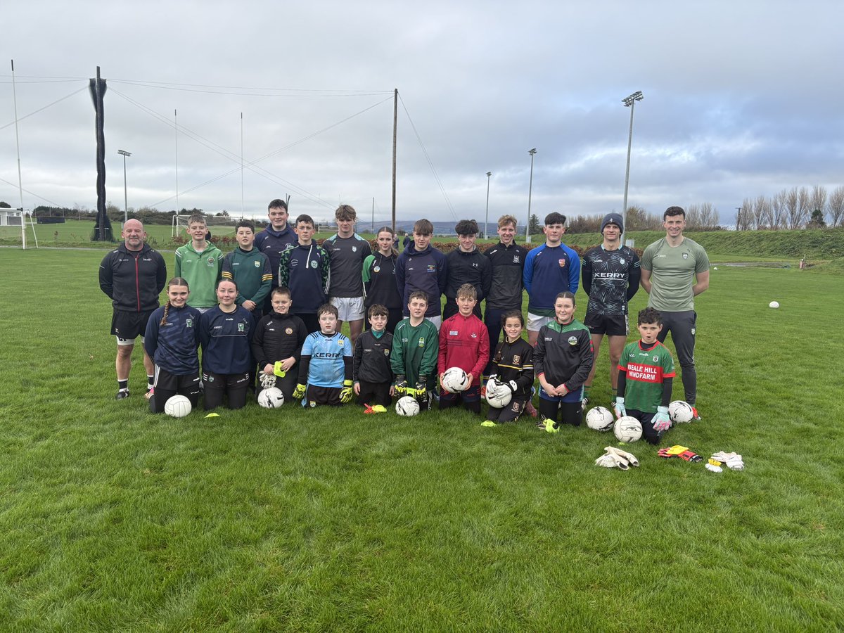 GaelicGKCOACH's tweet image. Great day coaching with All-Ireland winning keeper Shane Ryan 🧤🇮🇪
Massive thanks to @Kerry_Official for the use of their Centre of Excellence — top-class.
Huge credit to all the keepers who showed serious dedication and commitment, now time to rest up for ‘26 🫡 #alwayslearning