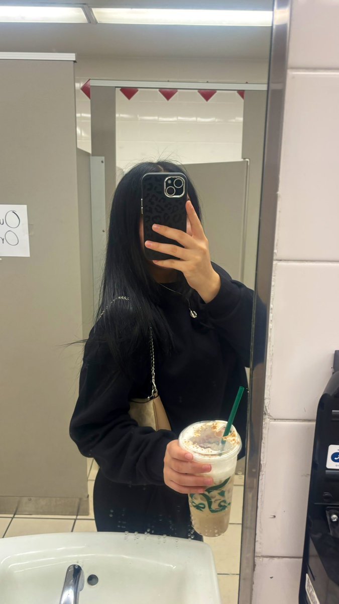 $hania 🖤 tweet media