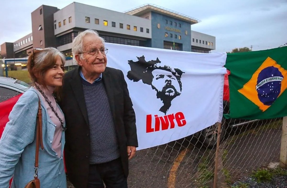 ➡️ Esposa de Noam Chomsky nega ligação de Lula com Epstein em 2018

Brasileira disse que esteve na visita ao petista na prisão e que alegações são “mentirosas”

Leia: curt.link/PouED