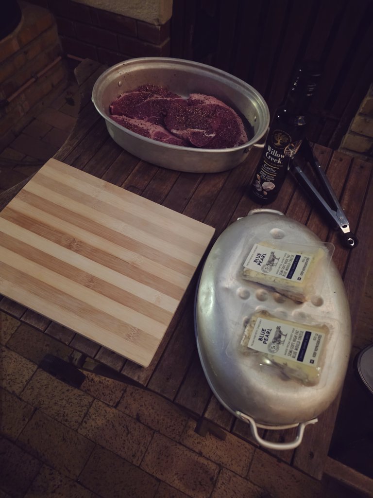 cornedupreez1's tweet image. Dit was nou lekker,#ribeye steak,met vars blou kaas,en patato bake 🤗 na ons #Bokke s'n game teen 🇮🇹 op die @WeberBraai #RSAvsITA