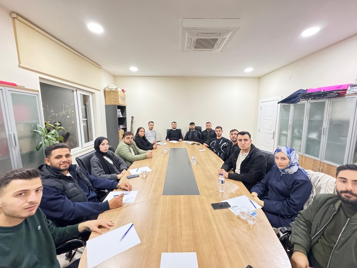 İl Yürütme Kurulu Toplantımızı İl Gençlik Kolları Başkanımız Sn. <a href="/mrtgul34/">Murat Gül</a> ’ün öncülüğünde gerçekleştirdik. 

Gündeme dair istişarelerde bulunduğumuz toplantımızın hayırlara vesile olmasını temenni ediyoruz