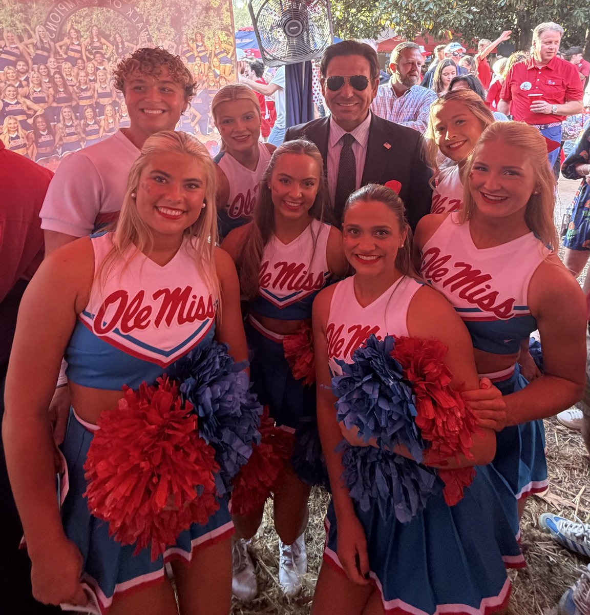 RonDeSantis's tweet image. Hotty Toddy: Florida Man in Oxford.