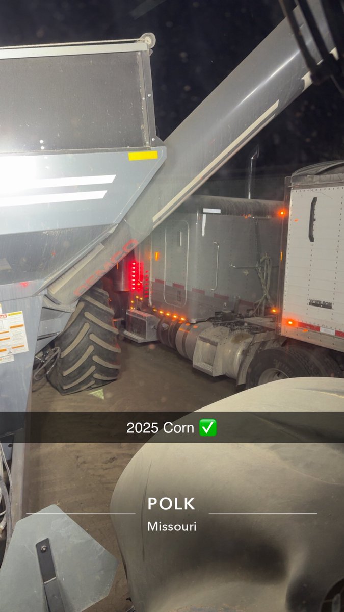 mizzoubearcat's tweet photo. #harvest25 is a wrap. Time to get the dozers, excavators, and tile plow moving. https://t.co/FAwc3Y5WDe