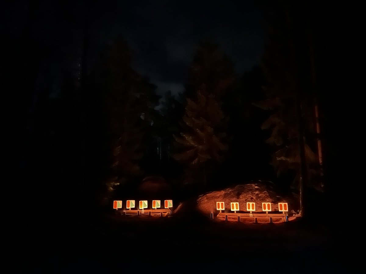 MathiasGustavs7's tweet image. Började #lucia firandet lite tidigare i år med mörkerfält #lucian hos Mariestads PK ikväll #skytte