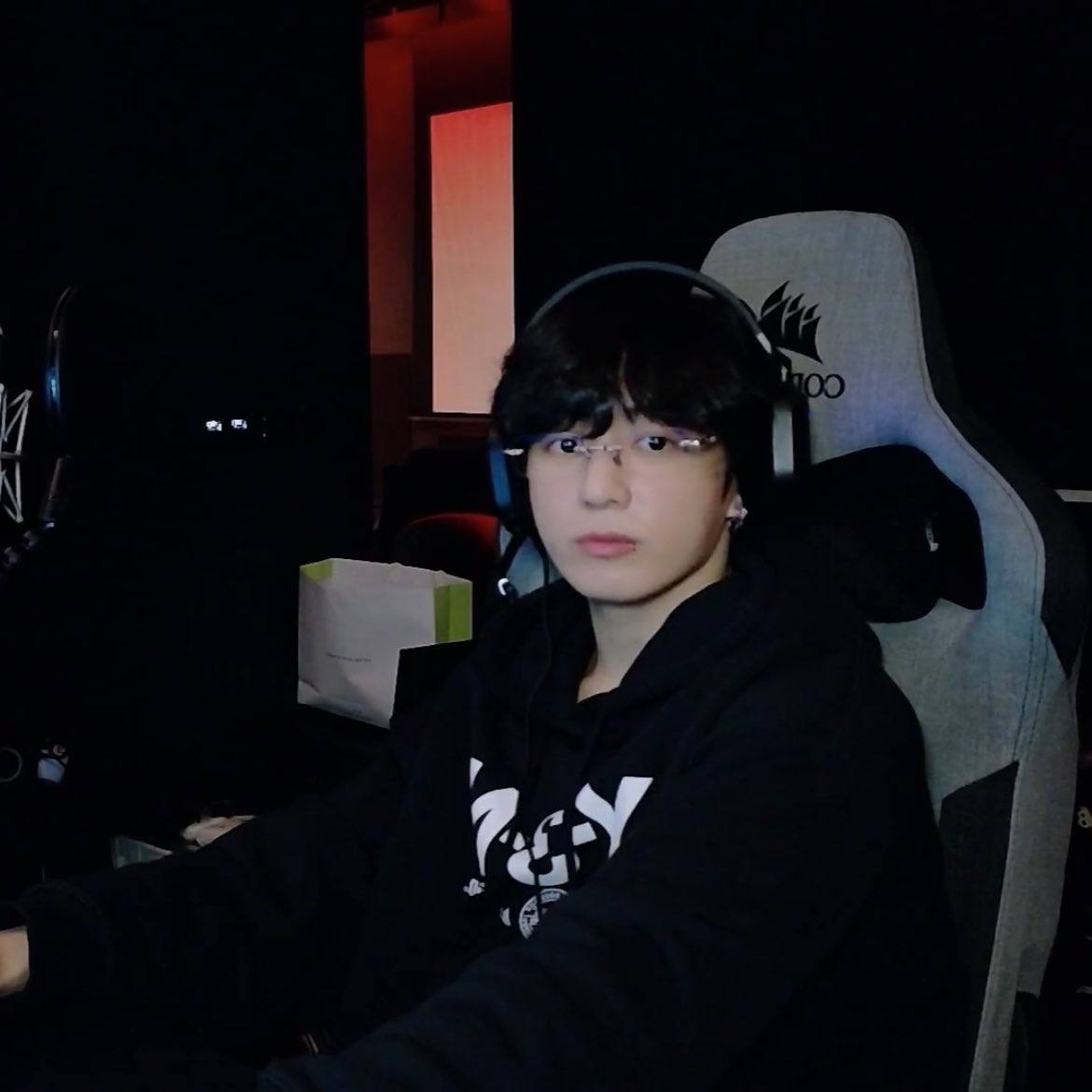 hayatımı sikse sesimi cıkarmam bi bildigi vardır der gecerim bambaska bi mevzu