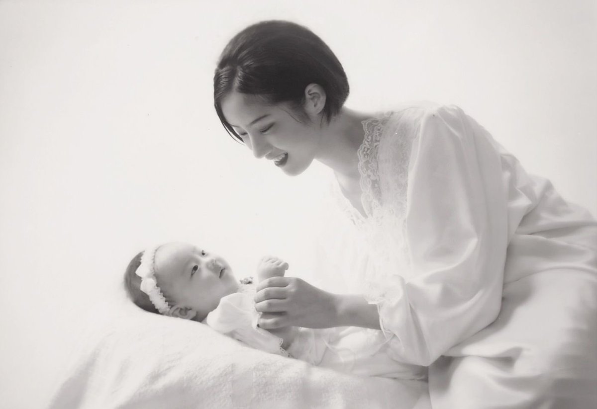 moongriefs's tweet image. bc of her gorgiana mama