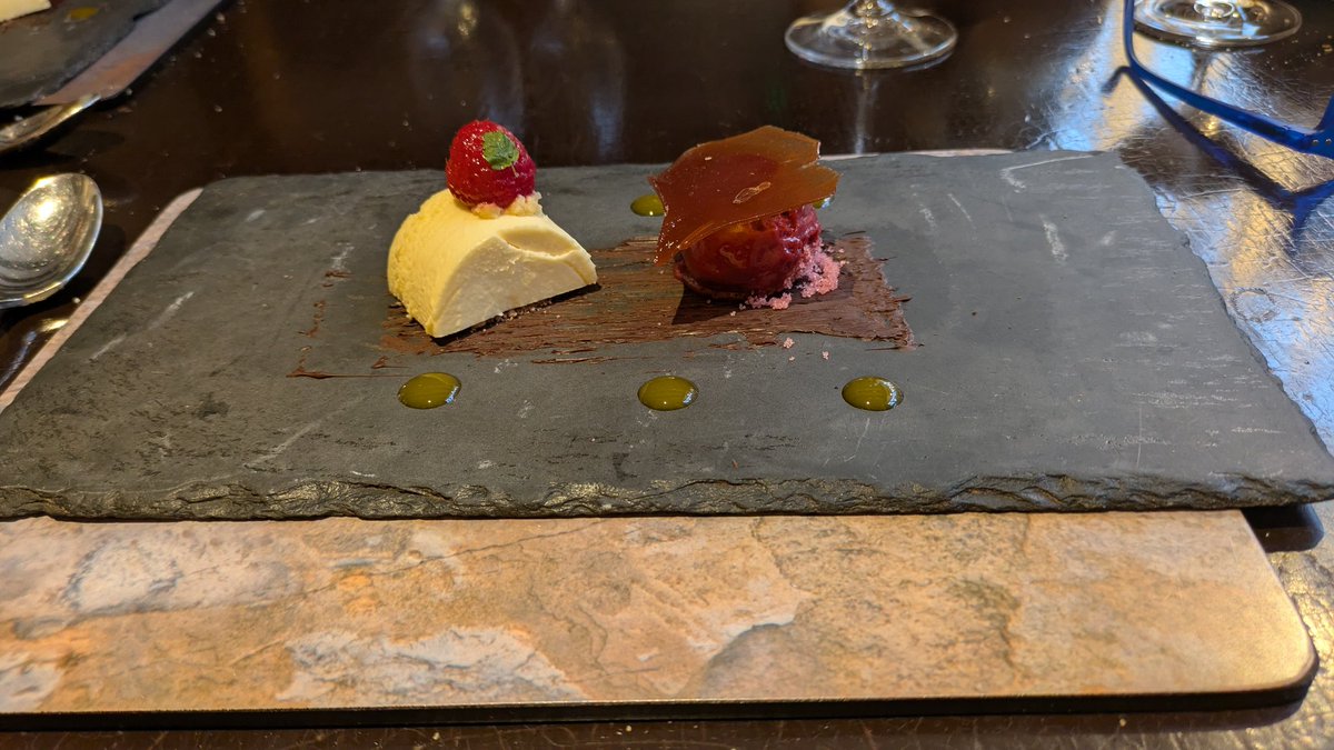 RobCass3's tweet image. booked to eat at 5 North Street in Winchcomb to experience the cuisine of Marcus Ashenford absolutely outstanding 🔥🔥👌🏻 #Foodie #Game #loveBritshfood #cheflife