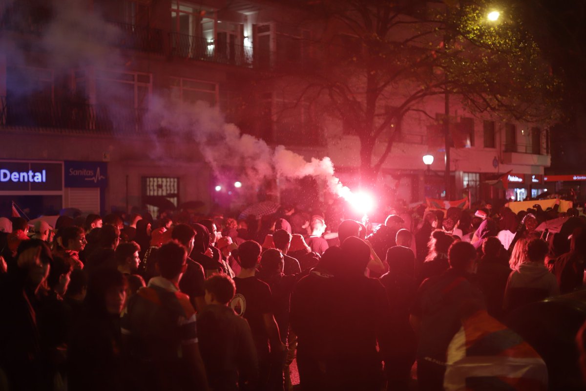 🇵🇸⚽️ KALEJIRA

Milaka eta milaka lagun batu gara partida aurreko kalejiran, palestinar erresistentziari babesa adierazi eta Euskal Selekzioaren ofizialtasuna aldarrikatzeko.