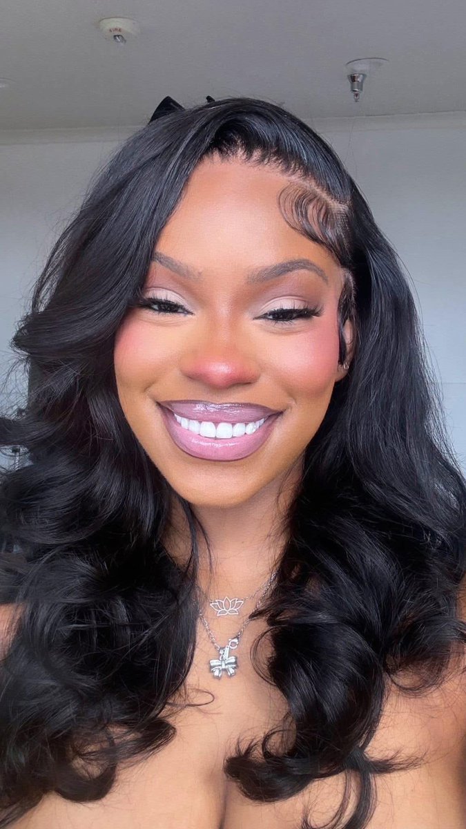 layxsnv's tweet image. Monaleo is so pretty! She&apos;s the reason I love blush. That Girl literally .