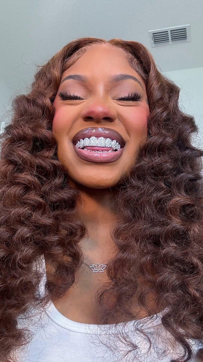 layxsnv's tweet image. Monaleo is so pretty! She&apos;s the reason I love blush. That Girl literally .