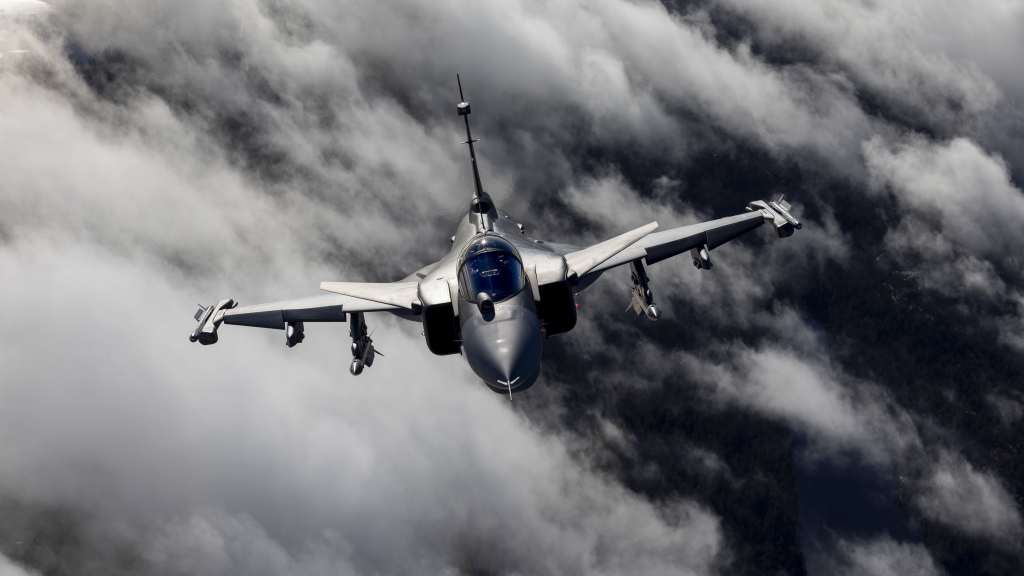 C4Defence's tweet photo. Saab,  Kolombiya Hükümeti ile 17 adet Gripen E/F savaş uçağı siparişi veren bir sözleşme imzaladı. 

Sipariş bedeli 3,1 milyar Euro olan uçağın teslimatları 2026-2032 yılları arasında gerçekleştirilecek.

#Gripen #C4defence #savunmahaber @Saab https://t.co/vmx7OvIfYE