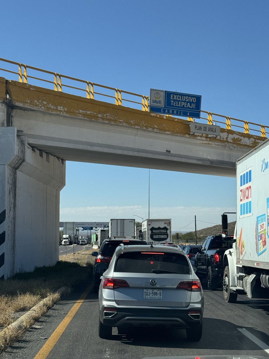 charlitod's tweet photo. Hace 25 años que recorro esta carretera Mty- Tor, y sigue igual. @GobDeCoahuila incapaz de hacer algo por mejorar el tránsito, cero mejoras, las casetas no sirven de nada!! @CAPUFE cero tecnología! https://t.co/sIOhsEdYeh