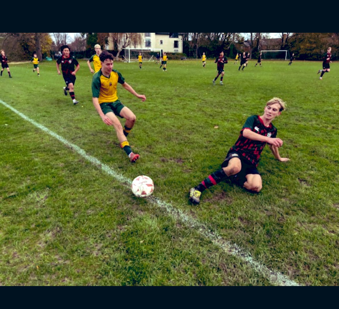 A great morning of Football v Cheadle Hulme school! Thanks for 3 competitive fixtures with AGSB taking 2 wins! 🟢🔴⚫️ #agsbfootball