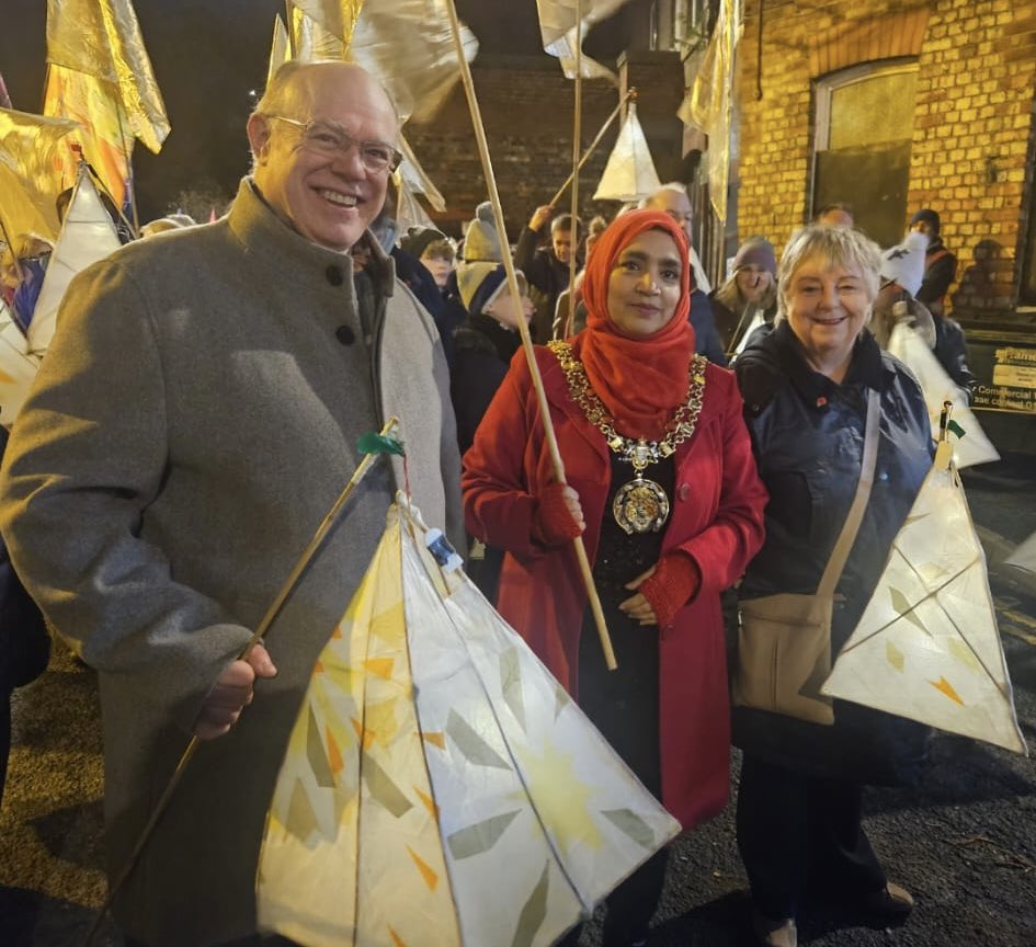 MarkLlewellin3's tweet image. The Vice Lord Lieutenant and I joined the Mayor of Tameside for the Lantern Parade in Stalybridge this evening. @GMLO_UK