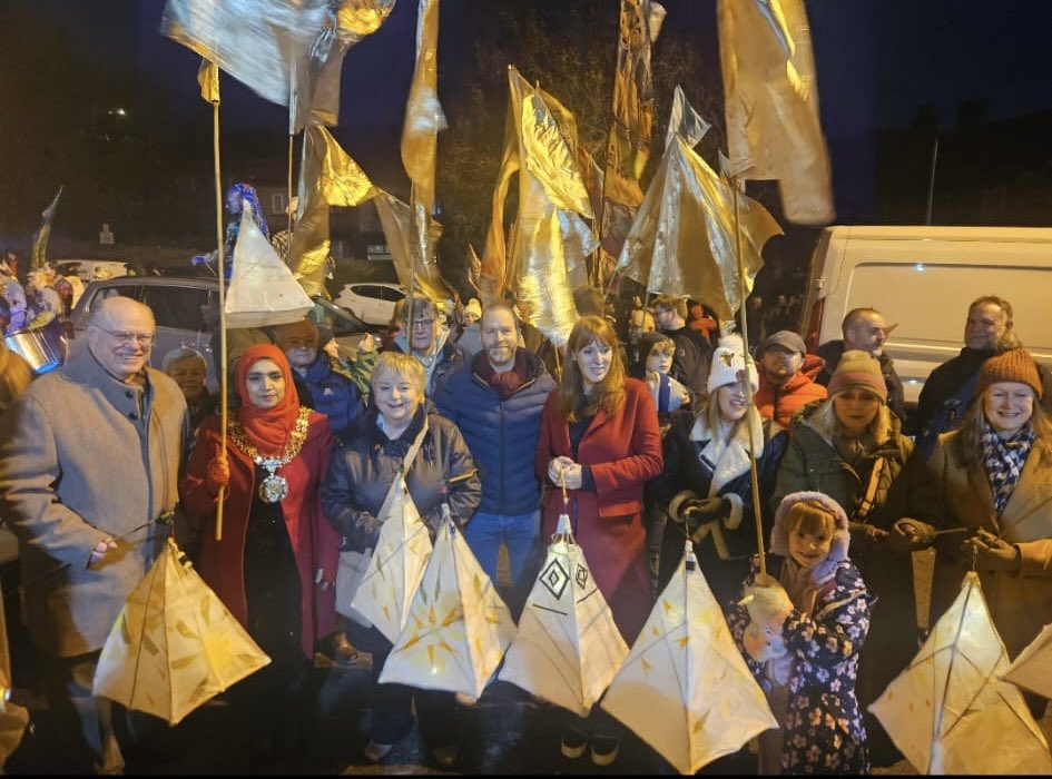 MarkLlewellin3's tweet image. The Vice Lord Lieutenant and I joined the Mayor of Tameside for the Lantern Parade in Stalybridge this evening. @GMLO_UK