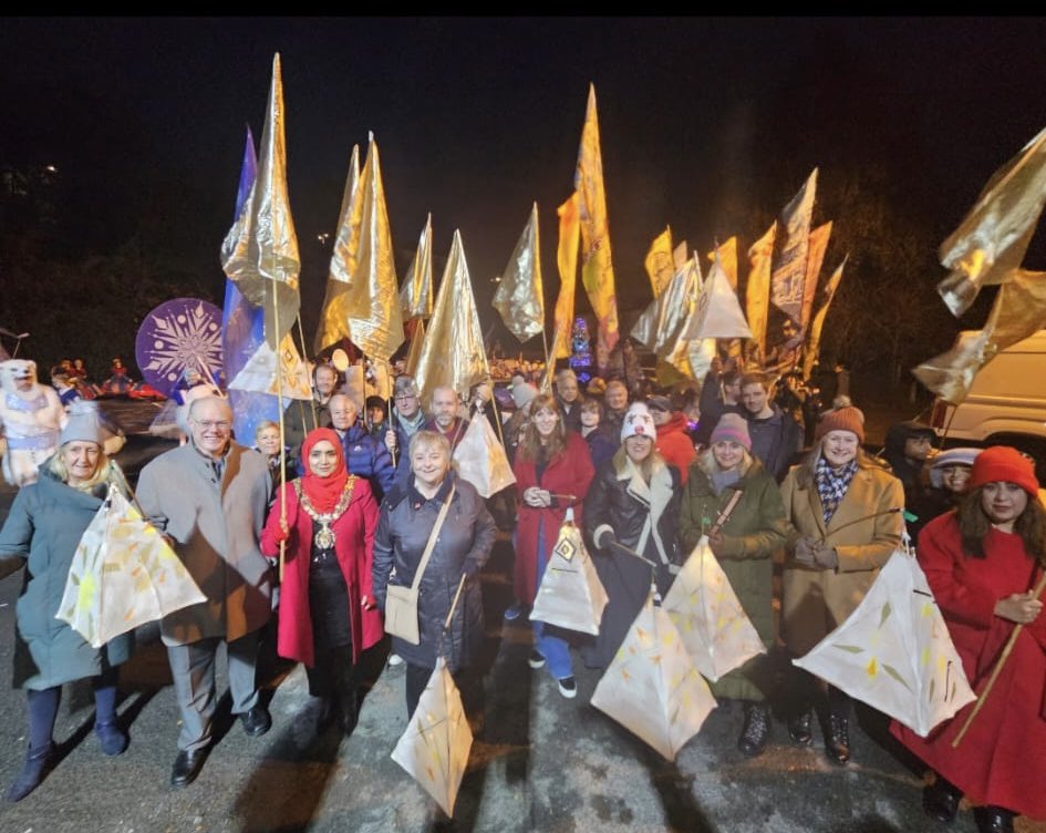 MarkLlewellin3's tweet image. The Vice Lord Lieutenant and I joined the Mayor of Tameside for the Lantern Parade in Stalybridge this evening. @GMLO_UK