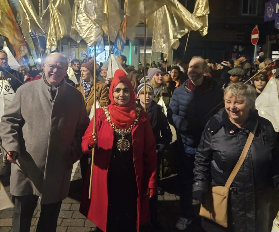 MarkLlewellin3's tweet image. The Vice Lord Lieutenant and I joined the Mayor of Tameside for the Lantern Parade in Stalybridge this evening. @GMLO_UK