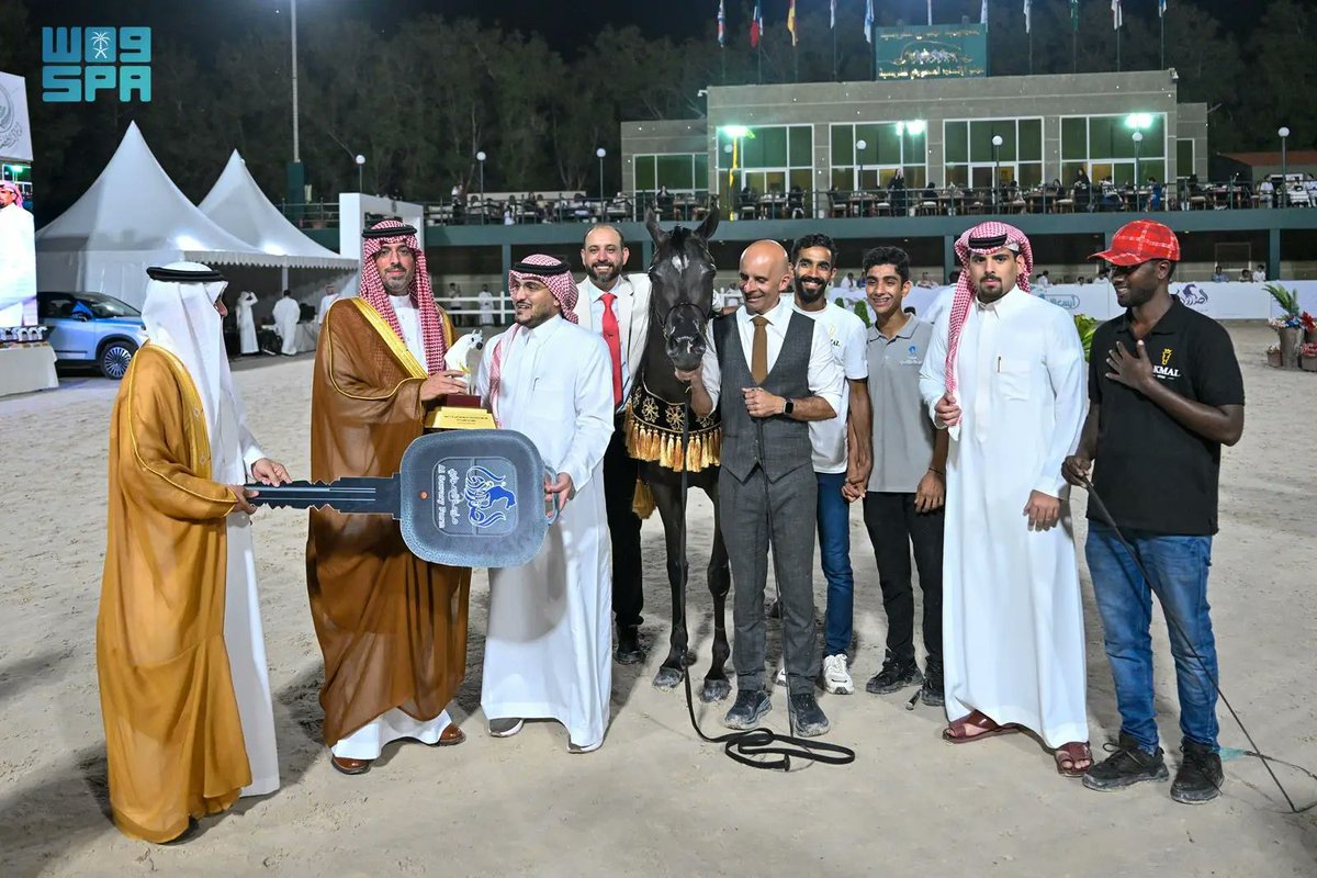 SPAregions's tweet photo. محافظ جدة يتوّج الفائزين ببطولة منطقة مكة المكرمة الدولية لجمال الجواد العربي في نسختها الـ(16).
https://t.co/yZz8uAHxPO
#واس https://t.co/3jRjkVlGfk