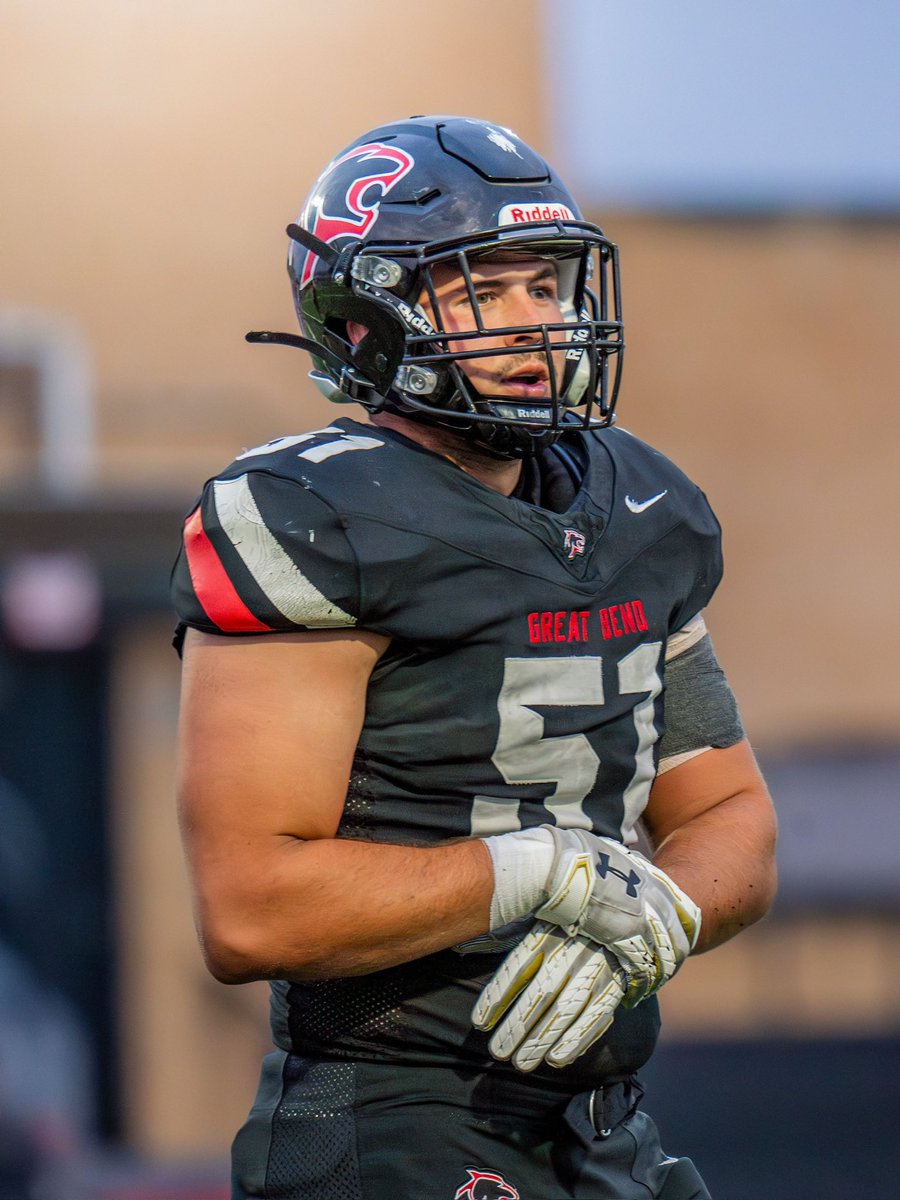 AshleyRome1's tweet photo. With 17 tackles against Hays last night, Great Bend senior Trenton Kern has now recorded 100+ tackles in THREE consecutive seasons

Sophomore year: 111
Junior year: 113
Senior year: 110 and counting 

Only one other player in the ENTIRE state of Kansas from the Class of 2026 has accomplished triple digit tackles in back-to-back-to-back seasons. 

Pretty elite stuff for @tkern51 

Thank you to @Coach_Mitchum for the research assist!  

📸: Patrick Heath

@lacekern @Skillutt28 @GreatBend_FB @sportsinkansas @KansasPregame @HillBrosFB @PrepRedzoneKS @ElevateRecruits @jeremycrabtree