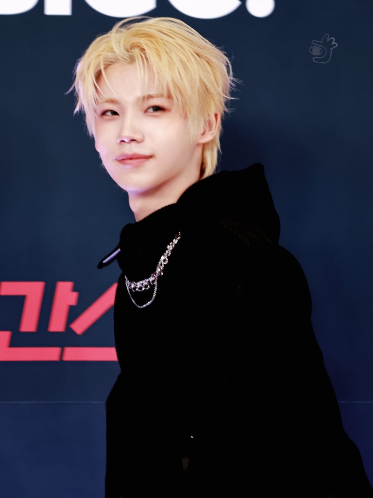 AppleonFire tweet media