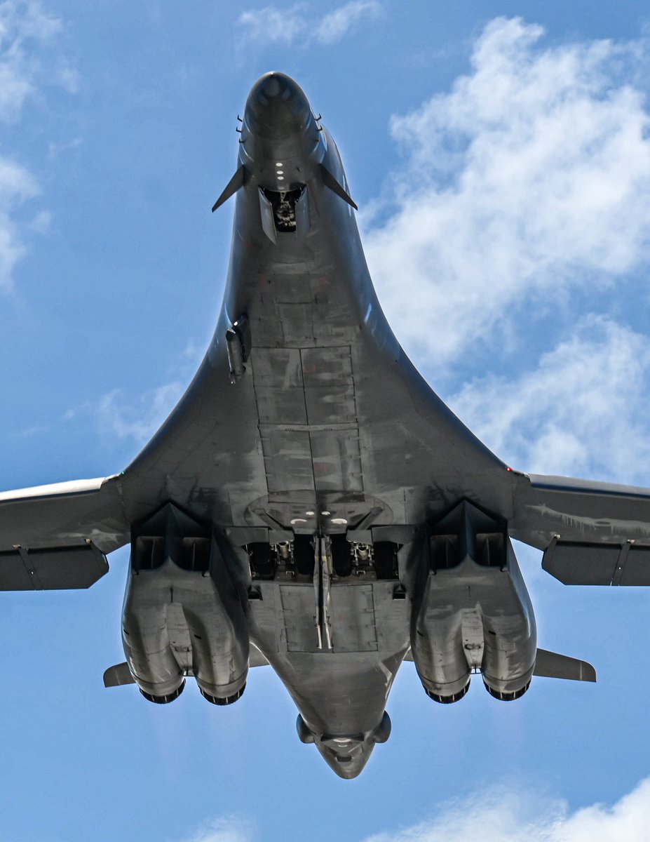 🔥 The Beast That Breaks the Sky. 
The B-1B Lancerstrik

Some aircraft fly.
Some aircraft fight.
But only a few command the sky with pure presence.
Meet the B-1B Lancer — the bomber that looks like a predator even from below.