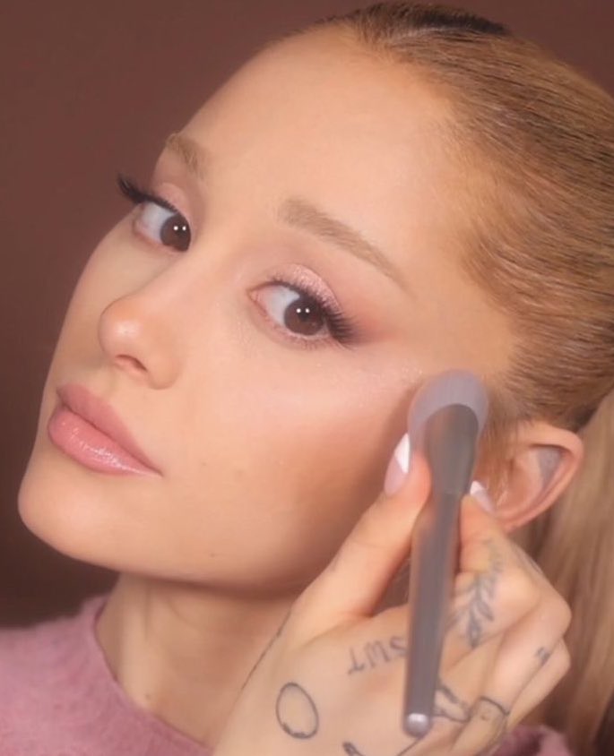 newpeedr's tweet image. “ari, i think you&apos;ve totally changed”