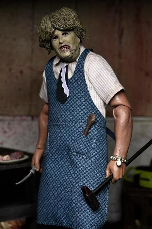 LeatherfaceJS's tweet image. From Tobe Hooper’s 1974 film of The Texas Chainsaw Massacre, NECA presents an all-new clothed action figure of Leatherface in his Old Lady mask ❕️