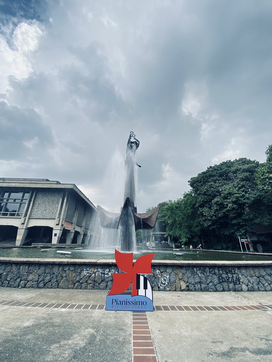 OlgaBarrientosP's tweet photo. ‘Con el piano me fio totalmente de los sentimientos, la ciencia se la dejo a la vida, Oscar Wilde 

12 Festival Pianissimo @UdeA #Medellin #Colombia https://t.co/00MR3GzGzP