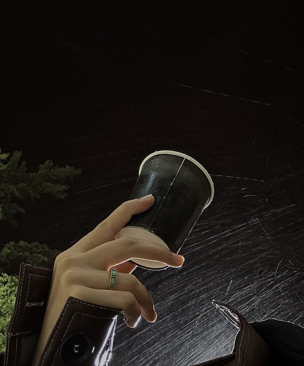 rx__vo's tweet image. قهوة ومطر ونجوم