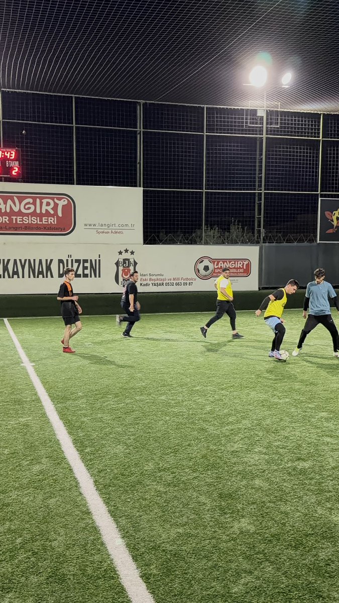 İzmir ÜniAK futbol turnuvaları başladı ✅
DEÜ İbbf fakültesi ve İlahiyat fakültesi karşılaşmasından kareler