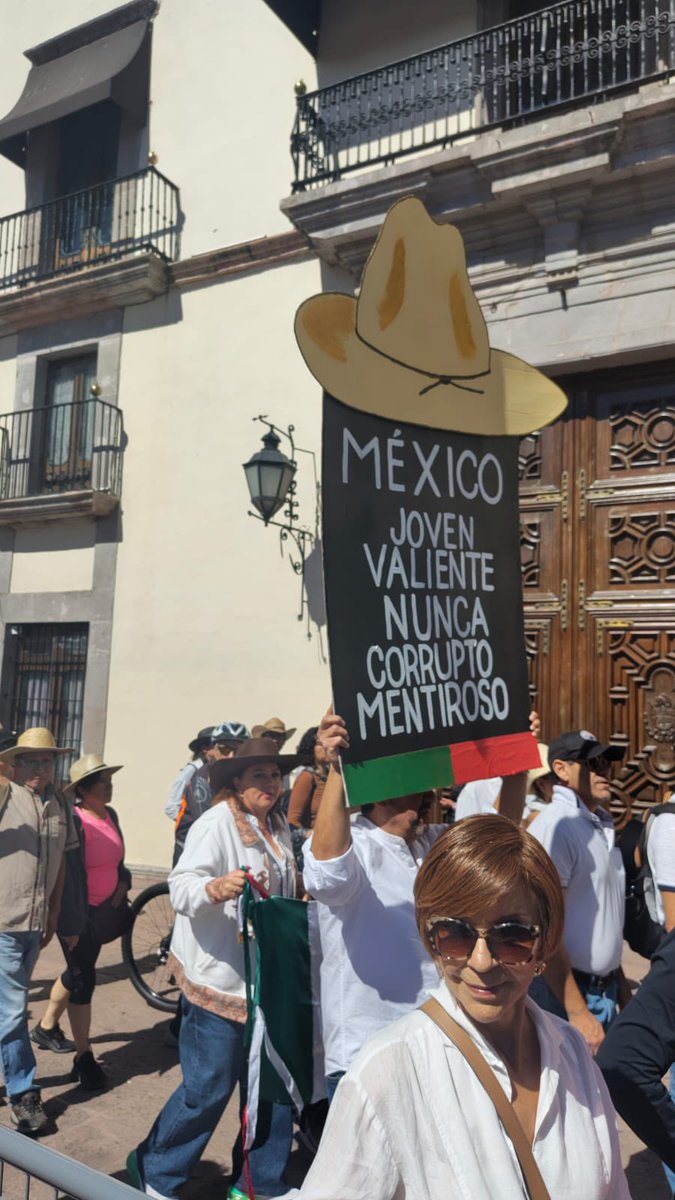 inqro1's tweet photo. #MarchaNacional #CarlosManzo #Querétaro https://t.co/IxFgC70hYd