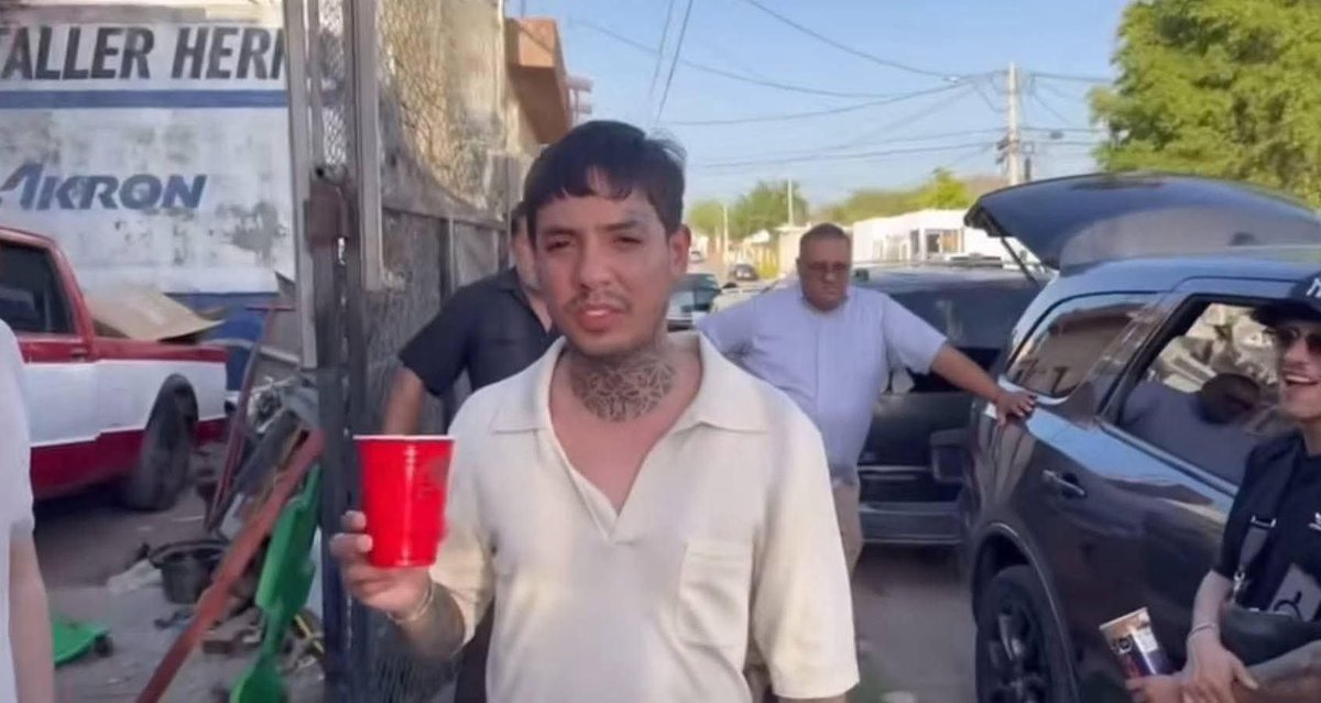 NatanaelCan0's tweet image. Cuando ya amaneció y ves que tu compa el aferrado llega con un 48 y 2 botellas