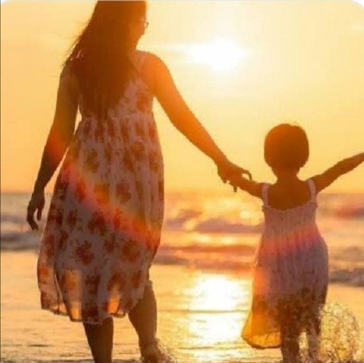 .
( فلا تعلم نفس ما أخفي لهم من قرة أعين )
ف قُرَّة أعين
هو الدمع البارد الذي يخرج ويفيض 
من العين مع شدة الفرح .
 فاللهم قُرّ أعيننا بأعزِّ أمنياتنا  .💞
.