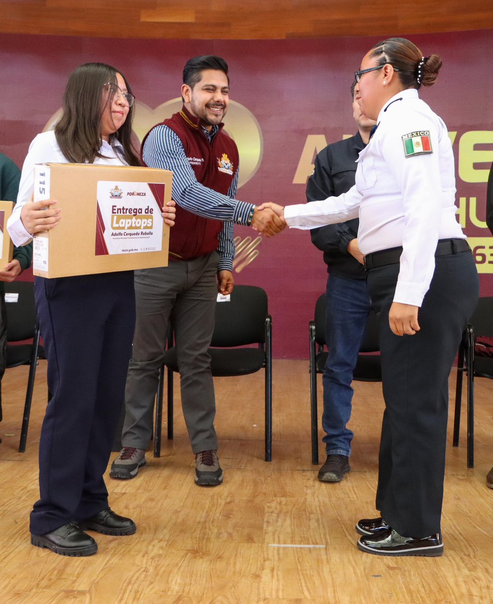 Adolfo_Cerqueda's tweet image. Reconocemos a las hijas e hijos de nuestra Policía Municipal con laptops y estímulos económicos 👏🏽

Me dio mucho gusto entregarles #laptops 💻 y apoyos económicos como un reconocimiento a su esfuerzo en la escuela, pero también como una forma de agradecer el trabajo y la entrega