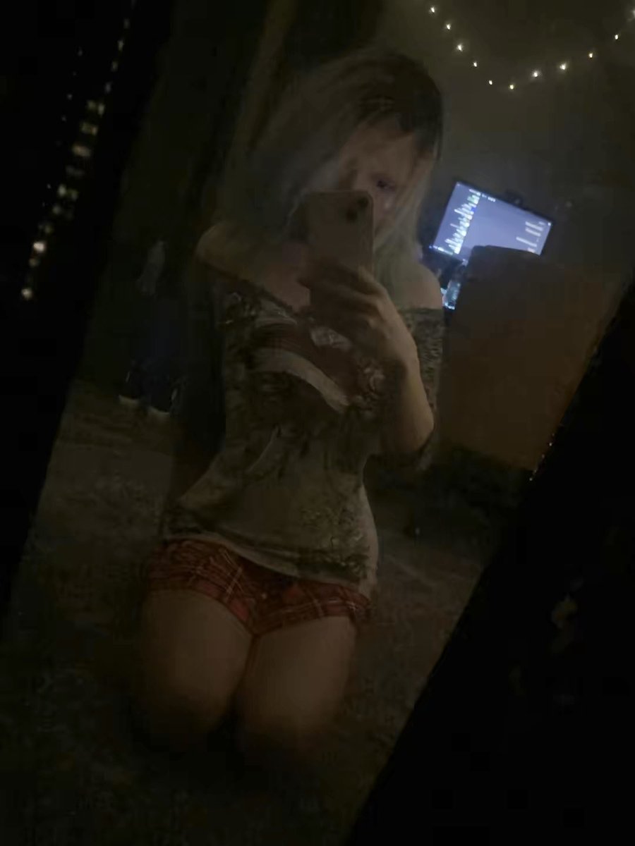 areiasunshine_'s tweet photo. new skirt in the mail😛 #areiasunshine #satx #doll #trans https://t.co/PJ3MdHrjua