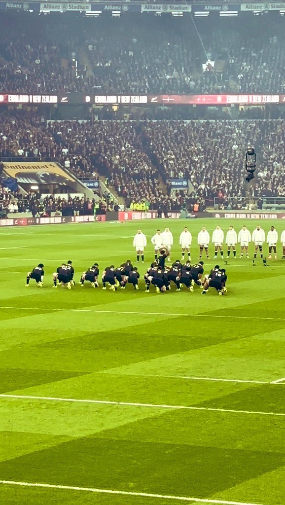 themegarist's tweet image. #England #Allblacks