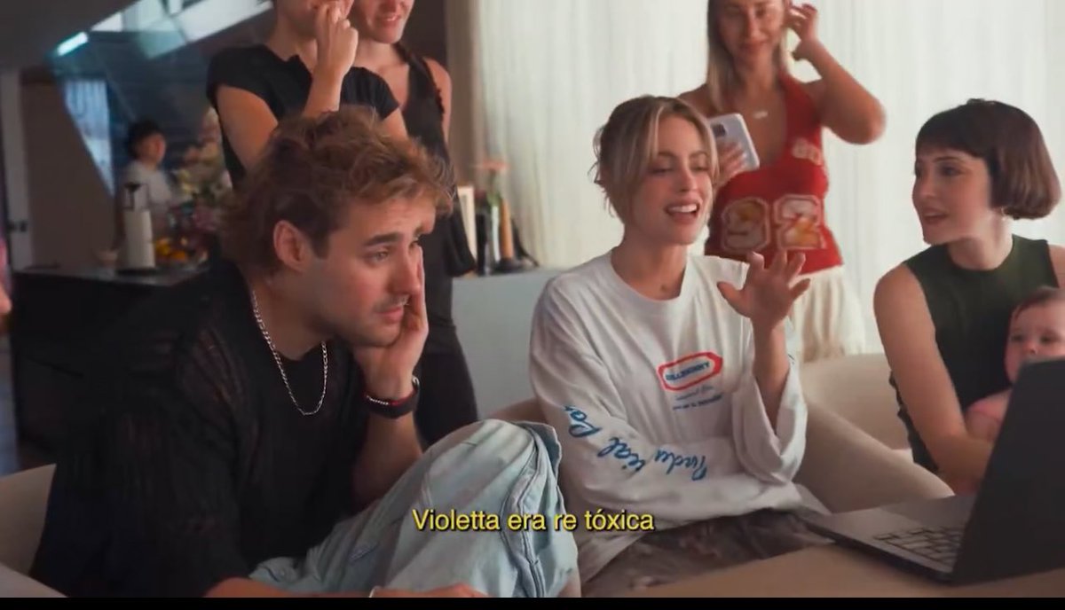 Tinixhs's tweet photo. Tini tirando un fact (lamentablemente) 😂💜

#FUTTTURAxLACASA https://t.co/qHfb59QBsb