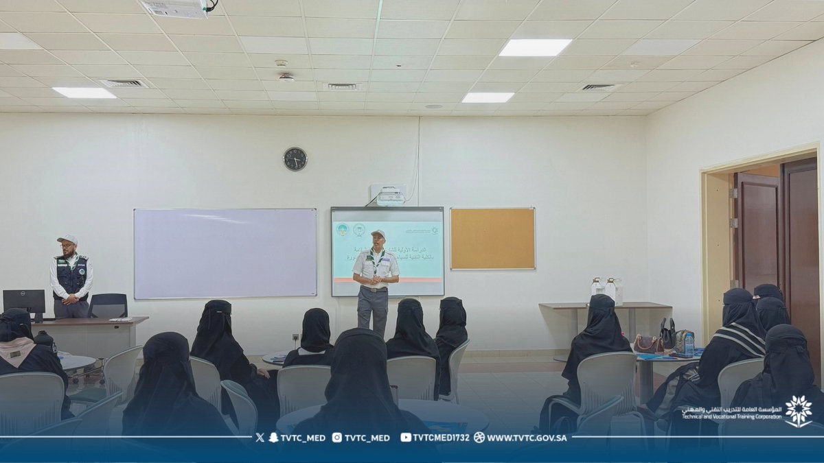 #جرافيك ||

أطلقت المفوضية الكشفية بالإدارة العامة لـ #التدريب_التقني والمهني بمنطقة المدينة المنورة.

الدراسة الأولية للشارة الخشبية بالكلية التقنية للسياحة والفندقة بالفترة من ٢٣-٢٤ جمادى الأول بمشاركة ٣٠ دارسة من مختلف المنشآت التدريبية.

#تقني_مهني_المدينة