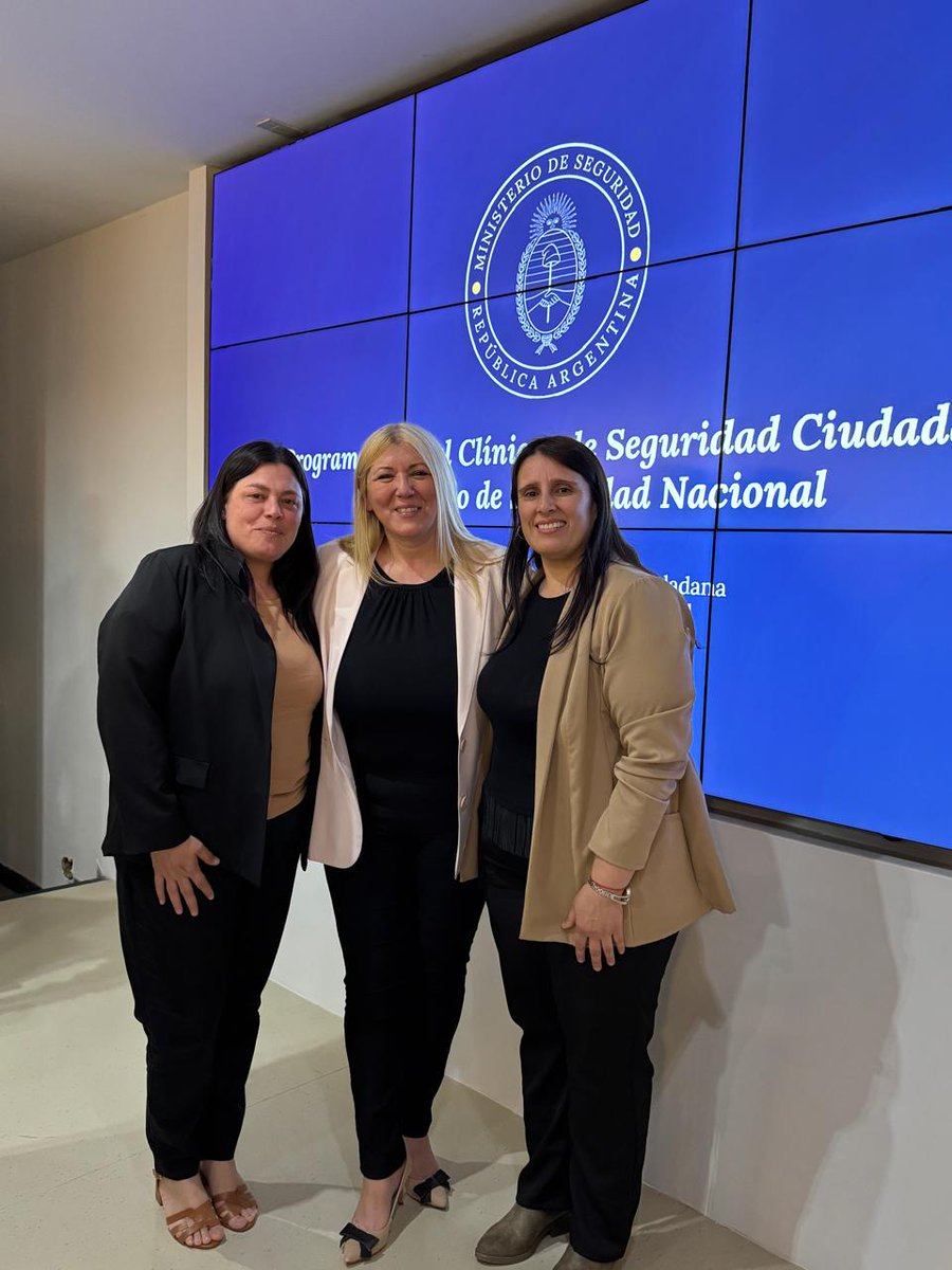 Presentación del "Programa Federal de Clínicas de Seguridad Ciudadana  directora <a href="/spvaldevenito/">Silvina Valdevenito</a> ministerio de seguridad nacional junto a  concejales y referentes de los distritos de la 7ma sección.
<a href="/JMilei/">Javier Milei</a> <a href="/PatoBullrich/">Patricia Bullrich</a> <a href="/SPareja/">Silvana</a>
<a href="/JuanesOsaba/">Juanes Osaba</a> <a href="/Gericalvella/">Geraldine Calvella</a> <a href="/florretamoso/">Florencia Retamoso</a>
